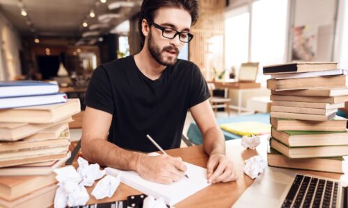 Revisar x reescrever: qual é o momento certo para cada etapa?