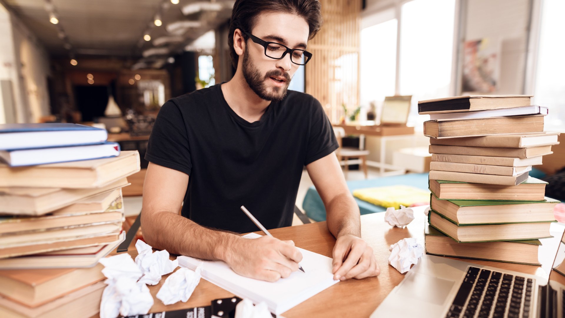 No momento, você está visualizando Revisar x reescrever: qual é o momento certo para cada etapa?